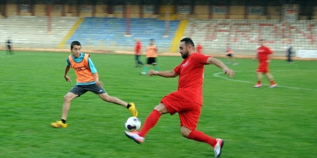 Usta Futbolcular Bu Kez De Mardinli Gençlerle Buluştu