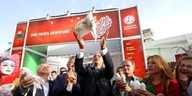 Karşıyaka’da “barış” Tadında Festival Başladı