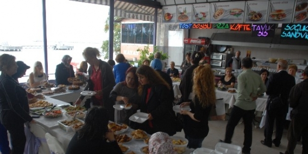 Emekçi Kadınlardan Yardım Kermesi