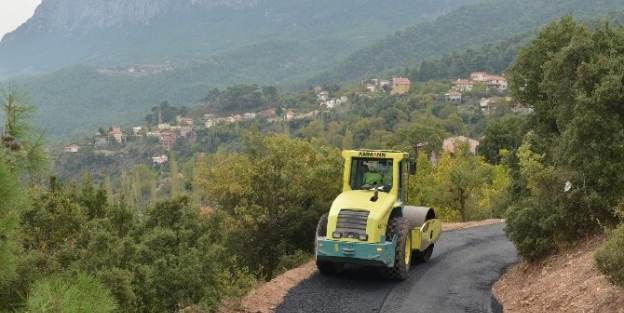 Konyaaltı Belediyesi’nden Köylere Sıcak Asfalt