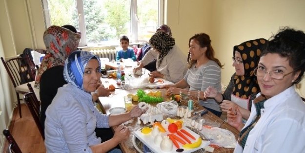 Kul-mek Kursiyerleri Sabundan Ve Keçeden Süs Eşyası Yapmaya Başladı