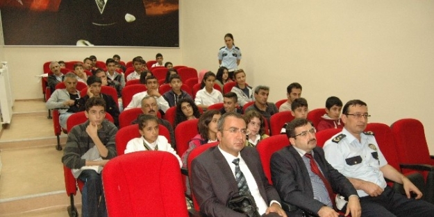 Adıyaman’da Okul Geçit Görevlileri Eğitim Kursu Verildi