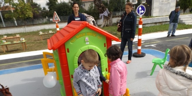 Minik Öğrencilere Trafik Eğitim Pisti