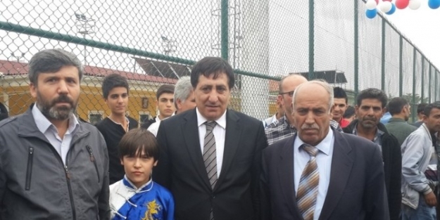 Vali Küçük, Amatör Spor Kulüplerine Malzeme Dağıttı