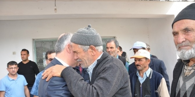 Kazada Ölen Bebek Tabut Yerine "ana Kucağı" İle Toprağa Verildi