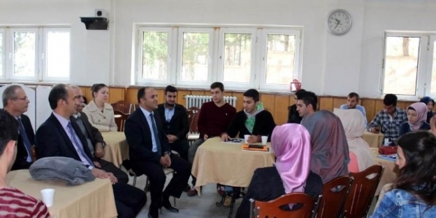 Başkan Özaltun, Üniversite Öğrencileriyle Buluştu