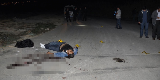 Sokak ortasında av tüfeği ile öldürüldü