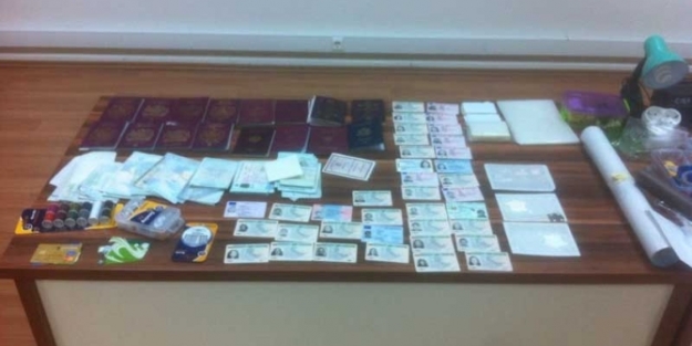 Fatih'te sahte pasaport operasyonu