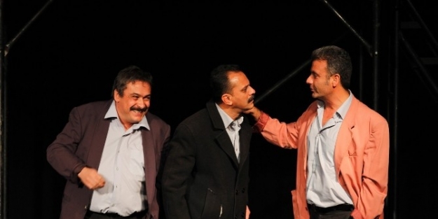 Konak’ta Tiyatro Sezonu Açıldı