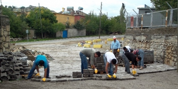 Çüngüş Köylerinde Kilitli Parke Taşı Çalişmalari Başladı