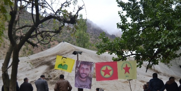 Ypg’li Yılmaz İçin Taziye Çadiri Kuruldu