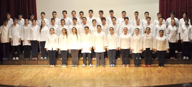 Beyaz Önlüklerini Giyip, Ant İçtiler