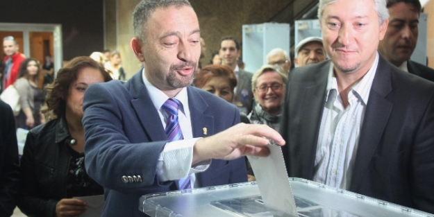 Ümit Kocasakal heyecandan kimliğini unuttu