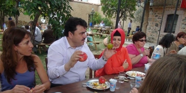 Amerika’dan Folklor Öğrenmeye Geldiler, Ezan Sesinden Etkilenip Ağladılar