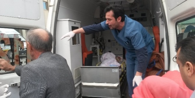 Düğüne Gidenleri Taşıyan Minibüs Kaza Yaptı: 1 Ölü, Çoğu Ağır 17 Yaralı