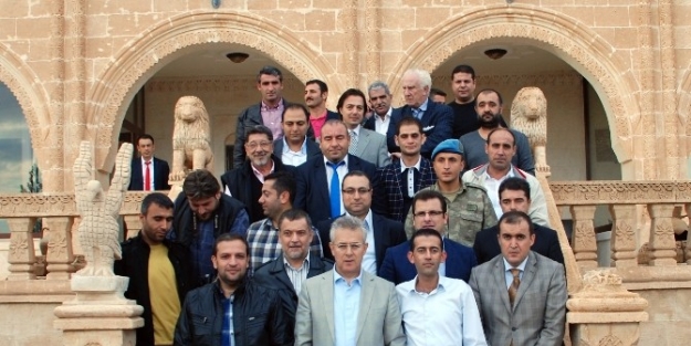 Vali Taşkesen, Midyat’ta Turizm Otelciler Derneği Üyeleri İle Bir Araya Geldi