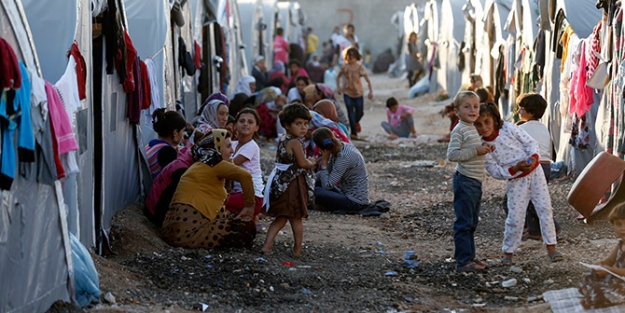 Lübnan Suriyeliler'e resti çekti