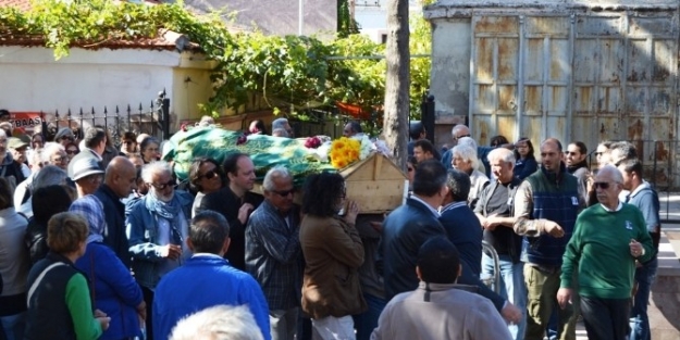 Gazeteci-yazar Uğur Bilge Gözyaşları İçinde Toprağa Verildi