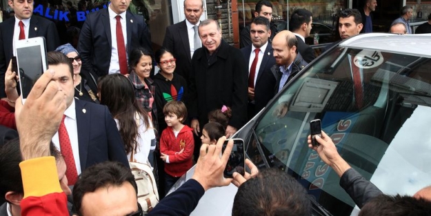 Erdoğan oğlu ve torunuyla esnafı ziyaret etti