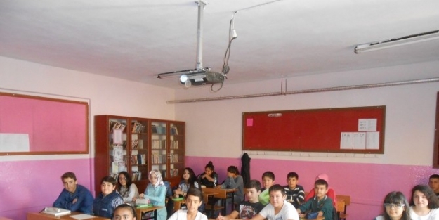 Kula 4 Eylül Ortaokulu’nda Yetiştirme Kurslarına Yoğun İlgi