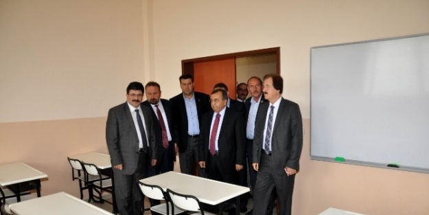 Cü Rektörü Kocacık Koyulhisar Myo’yu Ziyaret Etti