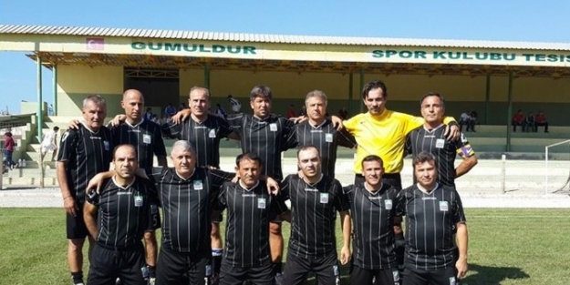 Foça Belediyespor, 1. Teos Masterler Futbol Turnuvası’nda 2. Oldu