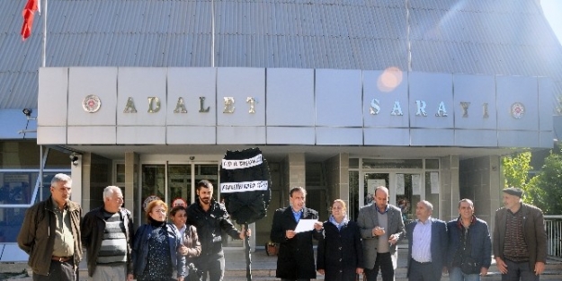 Chp Gümüşhane’de Adliyeye Siyah Çelenk Bıraktı