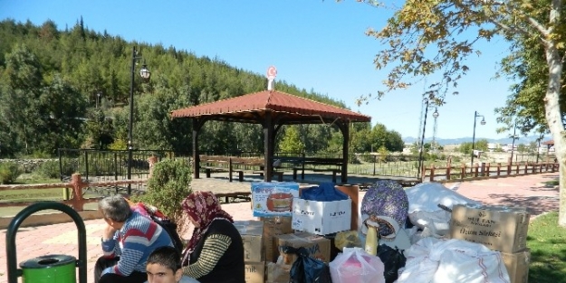 5 Kişilik Aile Sokakta Yaşam Mücadelesi Veriyor