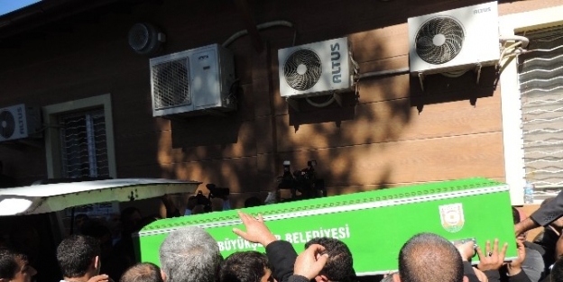 Eski Belediye Başkanı Ve Oğlunun Cenazesi Ailelerine Teslim Edildi