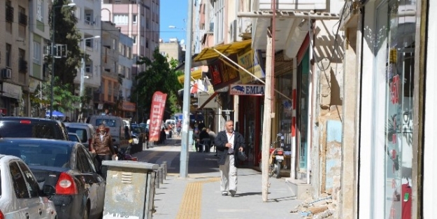 Murtaza Caddesinde Kaldırım İşgaline Son Verildi