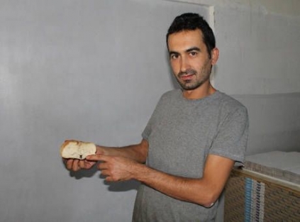 Ekmeğin içinden çıkan şaşkına çevirdi