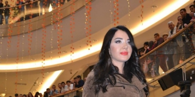 Ünlü Model Elif Ece Uzun Prime Mall İskenderun’da Defileye Katıldı
