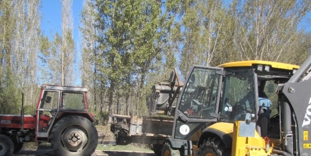 Çay Kenarındaki Kirlilik Ortadan Kaldırıldı
