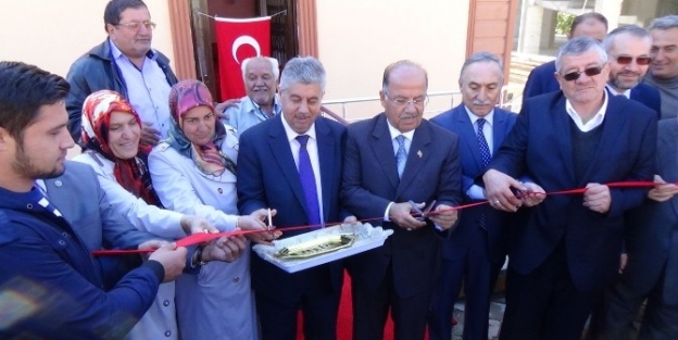 Süleymaniye Camii İbadete Açıldı