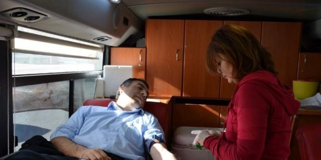 Adıyaman Üniversitesi Öğrencilerinden Kan Bağışına Destek