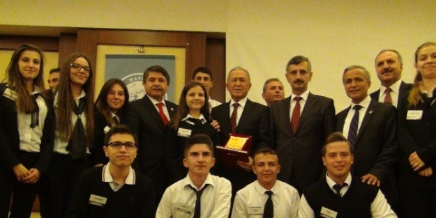 Manisalı Hayırseverler Onurlandırıldı