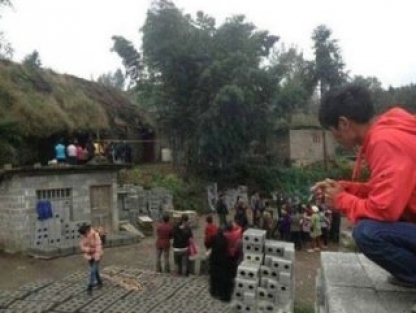 Yatağa tuvaletini yapan oğlunun cinsel organını doğradı!