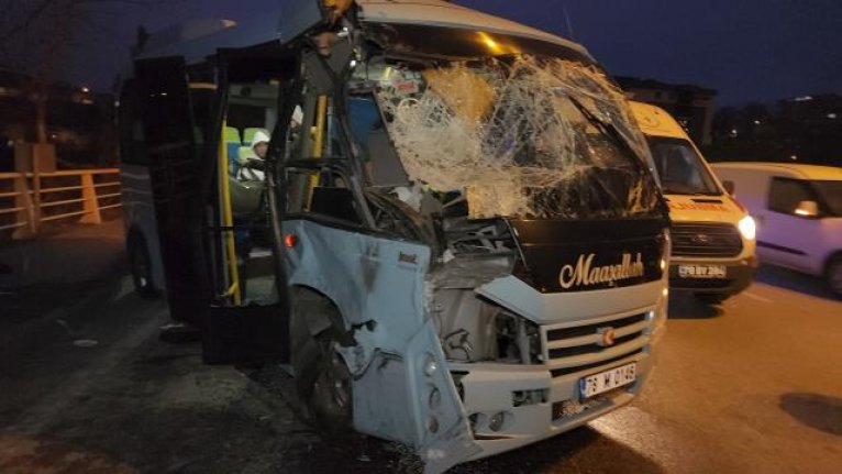 Feci kaza! Halk otobüsü ile minibüs çarpıştı