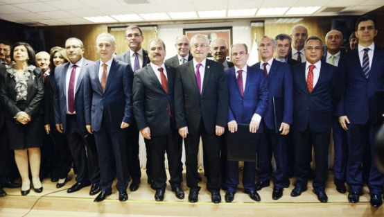 Mazbata törenine Cemaat damasını vurdu