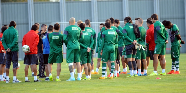 Bursaspor'da yedek kulübesinden katkı yok!