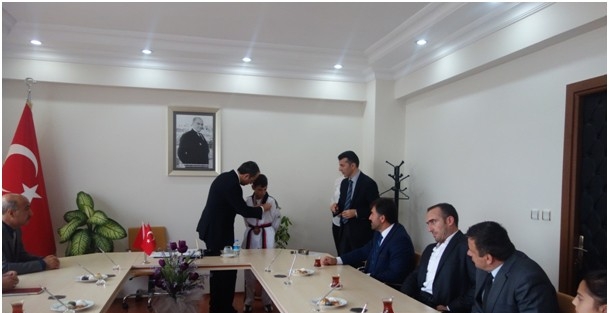 Çerkezköy Kaymakamı Kubilay’dan Başarılı Sporculara Altın