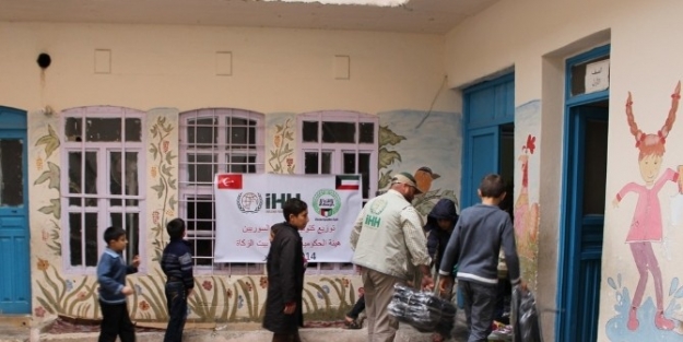 Suriyeli Çocuklara Kırtasiye Yardımı