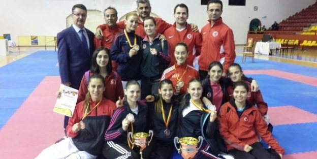 Karate Bayan Milli Takımı Balkan Şampiyonu Oldu