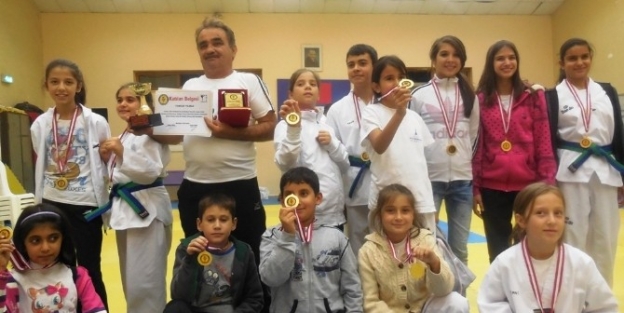 Beydağlı Tekvandocular Fırtına Gibi Esti