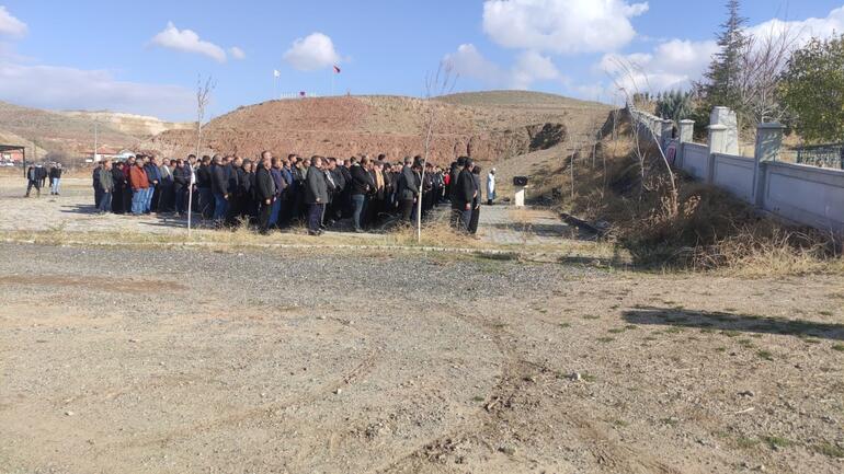 Eski nişanlısının öldürdüğü 15 yaşındaki Melike, toprağa verildi