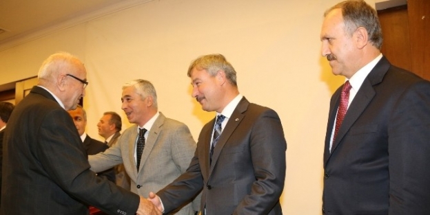 Eğitime Destek Veren Hayırseverlere Plaket