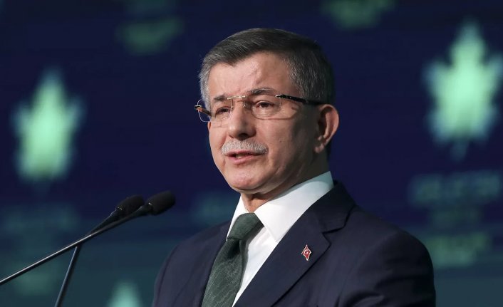 Ahmet Davutoğlu'ndan 'seccade' açıklaması!