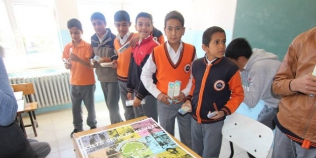 Elbeyli İlçesi Okuluna Kalem Seti Dağıtımı