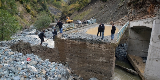 Kar yaylacıları mahsur bıraktı
