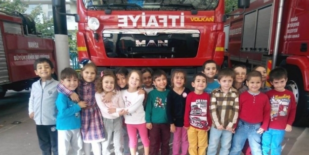 Minik İtfaiyeciler İşbaşinda
